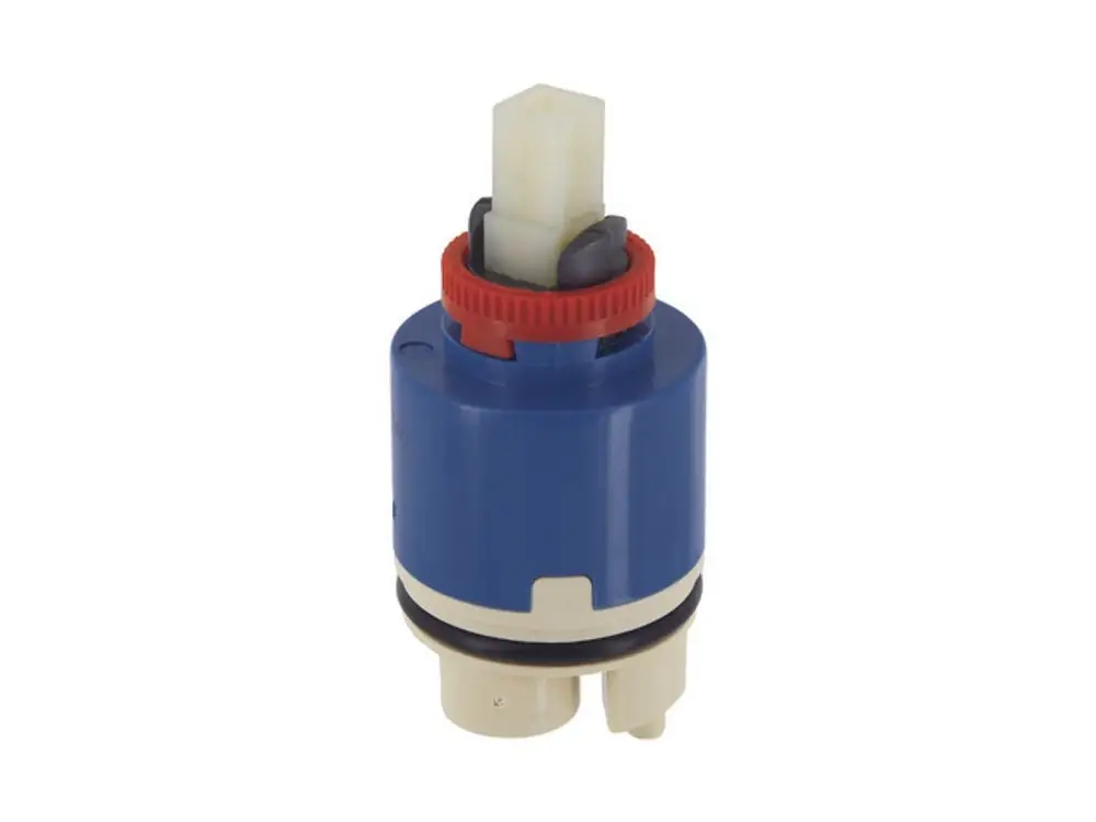 Kartusche in blauer und roter Ausführung, möglicherweise von Ideal Standard, mit elektrischen Kontakten und Temperatursicherung für Heißwasseranwendungen.